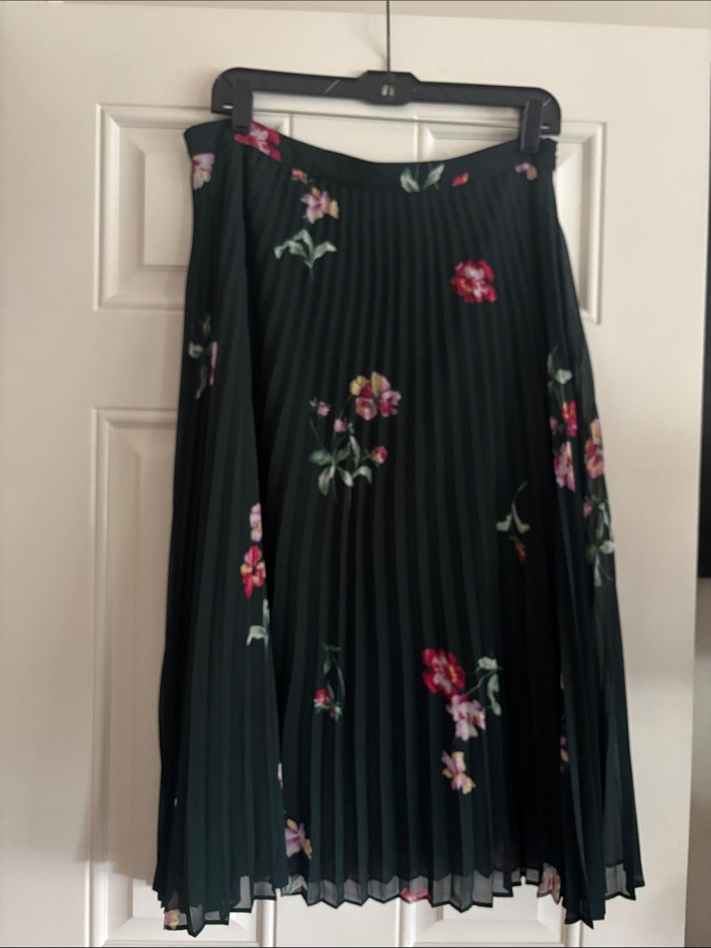 Ann Taylor Dark Green Pleated Floral Midi Skirt